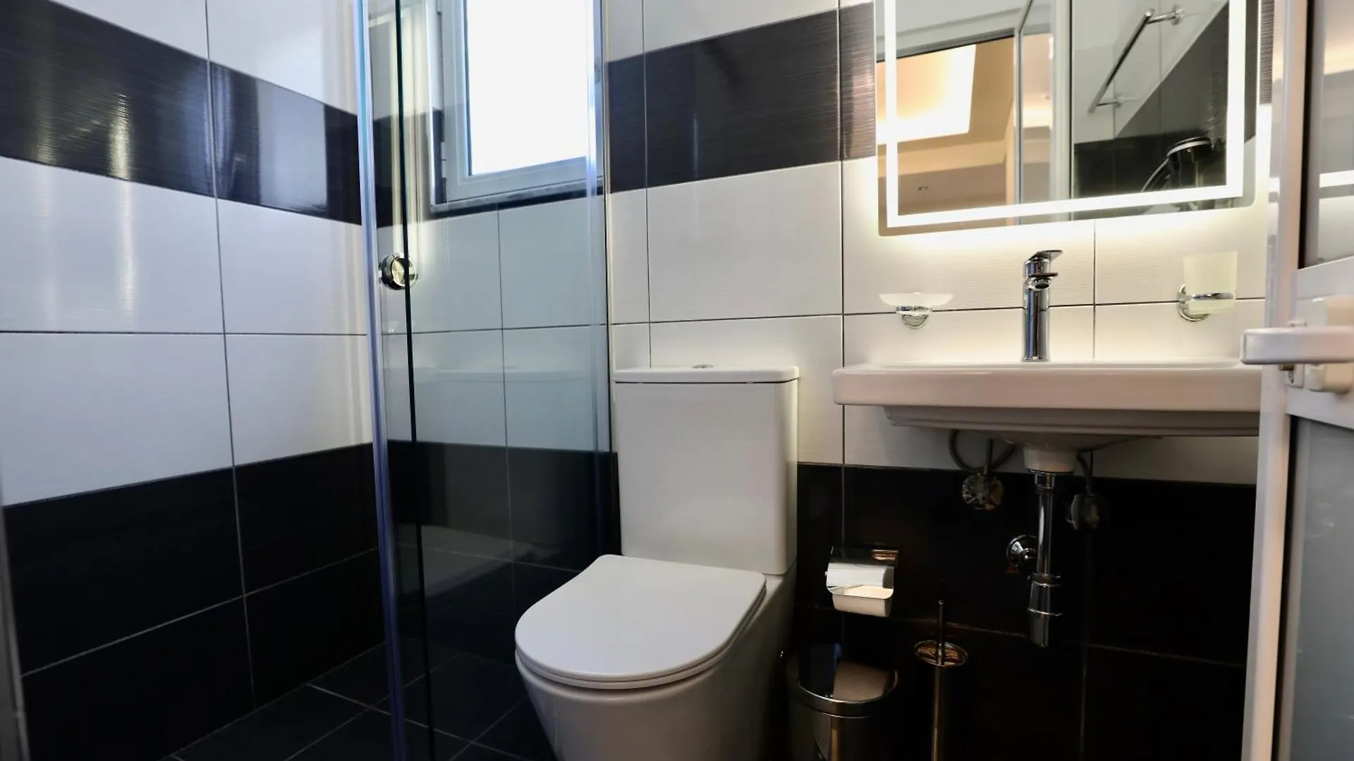 Shehu Villa Ksamil Hotel